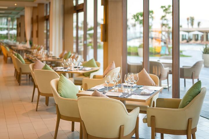 Dining 52 of 78