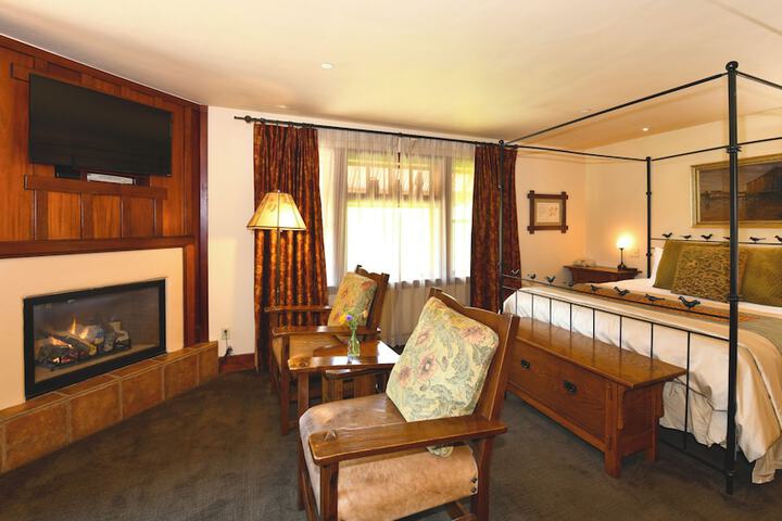 Room 28 of 69