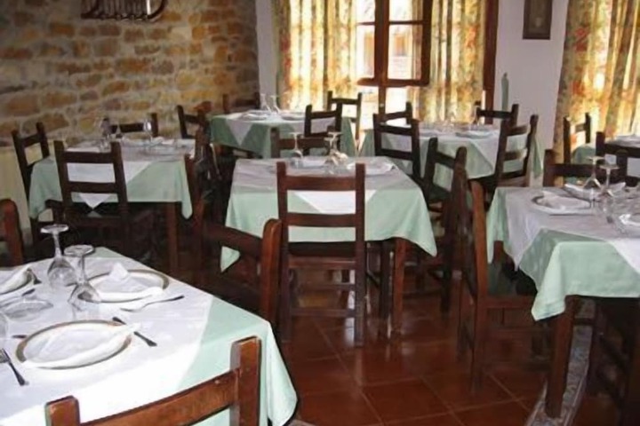 Dining 34 of 59