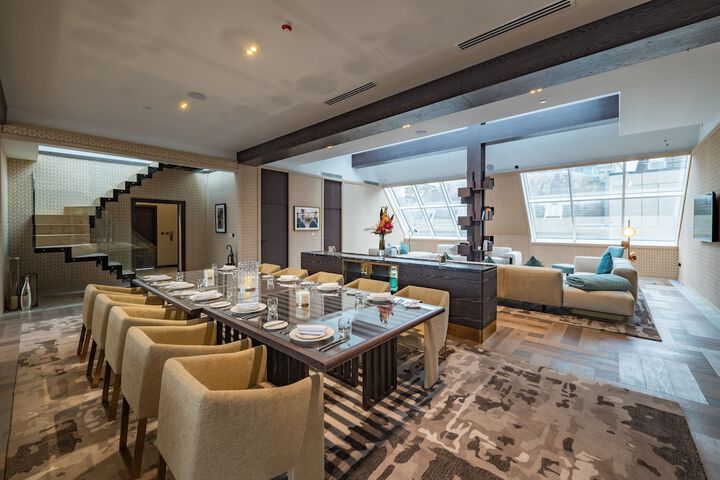 Lounge 90 of 121