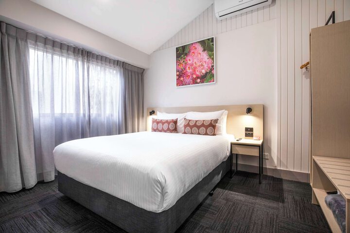 Room 6 of 43