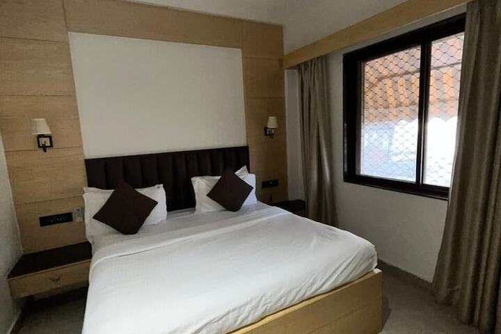 Room 72 of 136