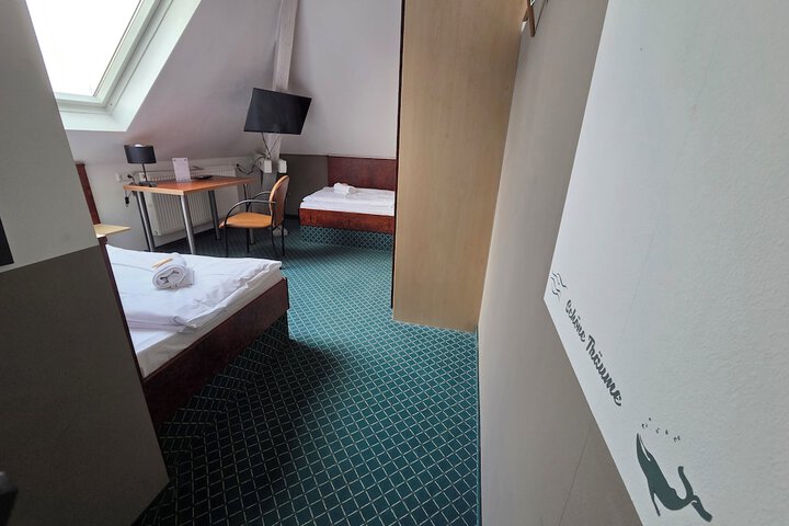 Room 9 of 20