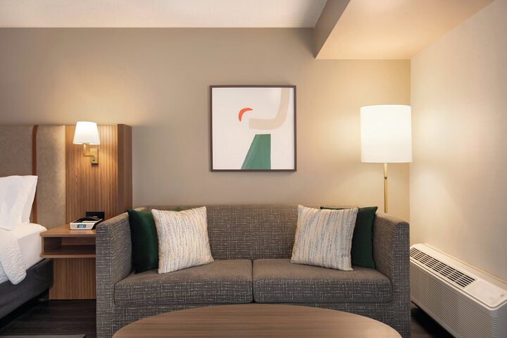 Room 12 of 87
