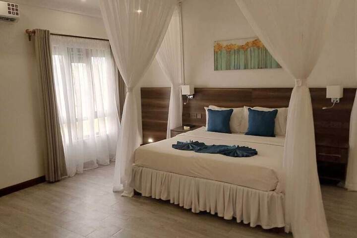 Room 4 of 32