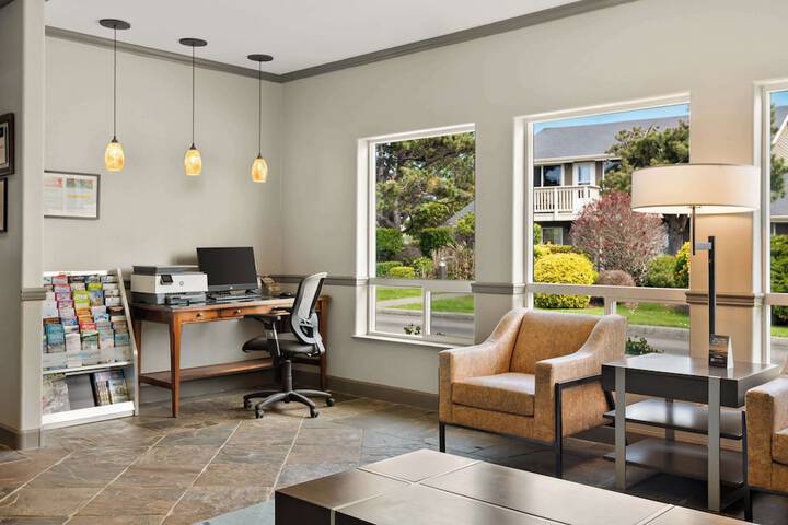 Business Center 29 of 33