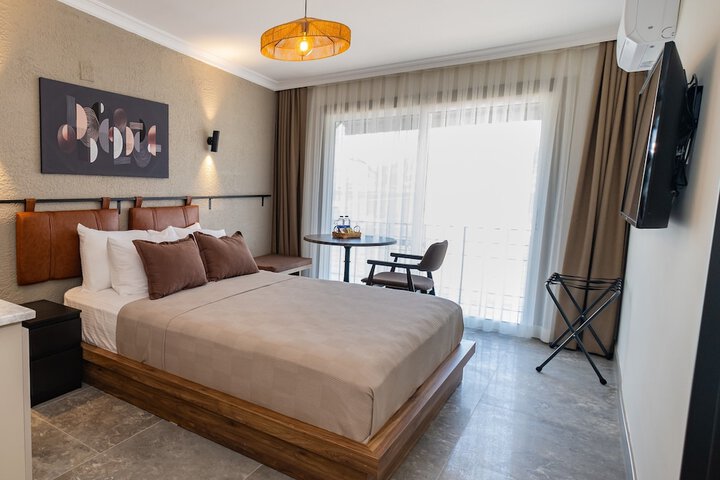 Room 5 of 63