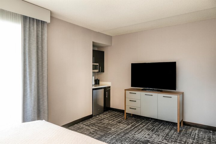 Room 13 of 38