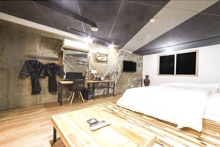 Room 20 of 34