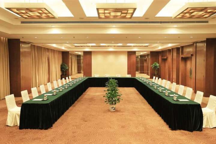 Business Center 21 of 26