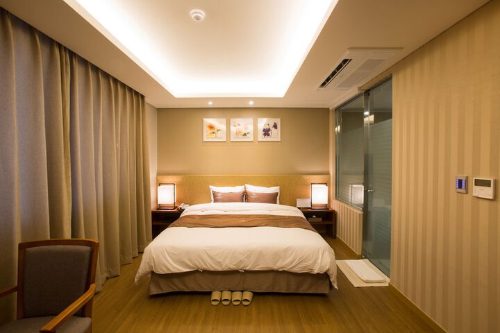 Room 27 of 145