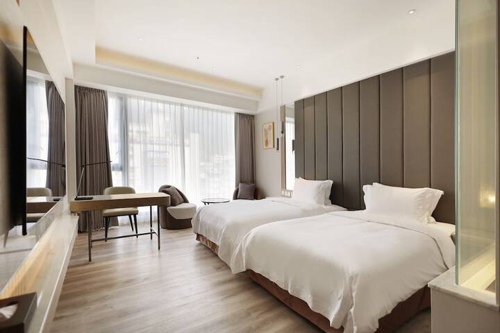 Room 11 of 31