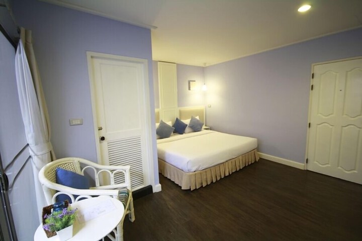 Room 4 of 30