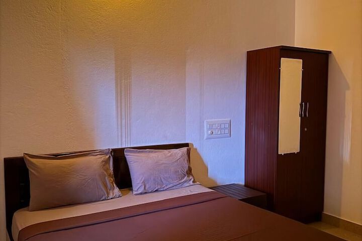 Room 5 of 19