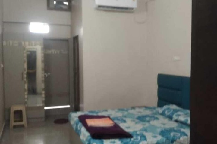 Room 12 of 15