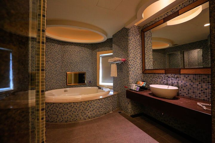 Room 25 of 51