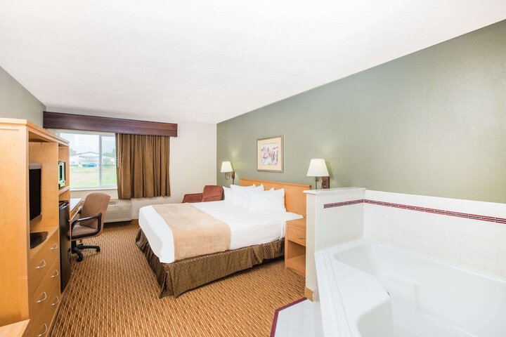 1 King Bed Mobility Accessible Bathtub with Grab Bars (10 of 12)