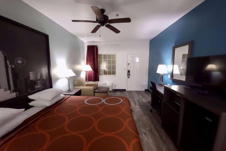 2 Queen Beds (2 of 7)