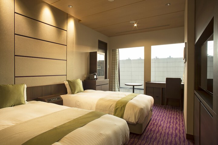 Room 5 of 68