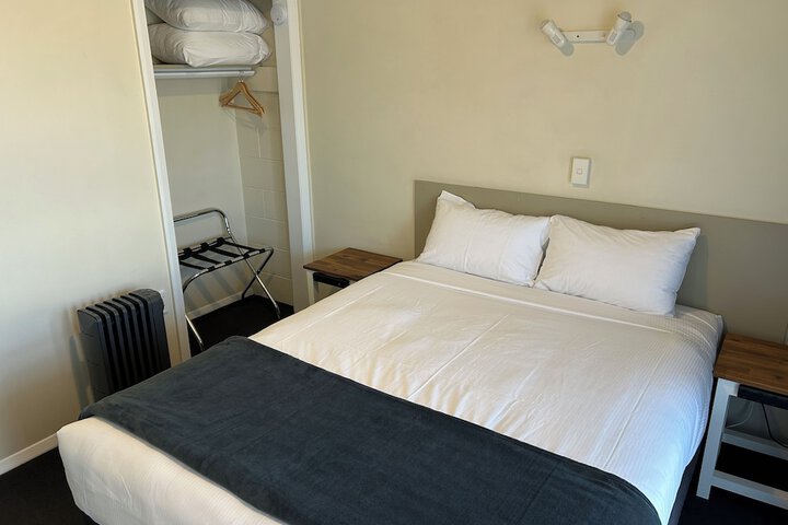 Room 4 of 75