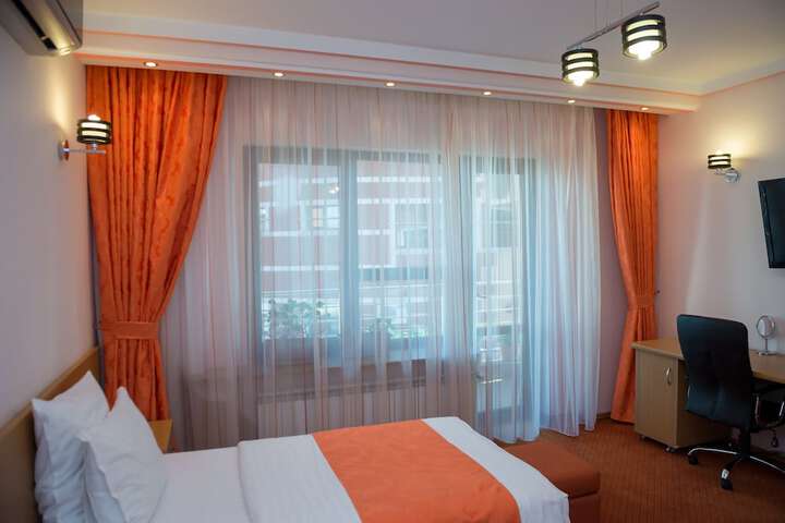 Room 17 of 42