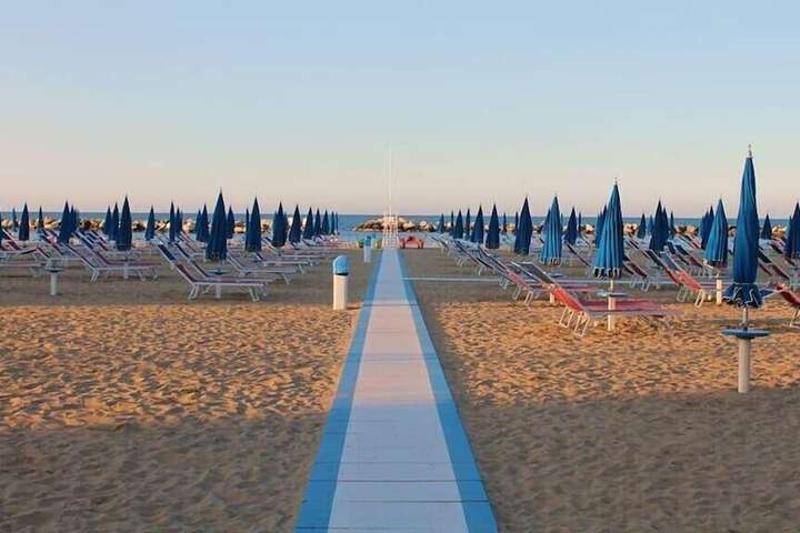 Beach 26 of 32