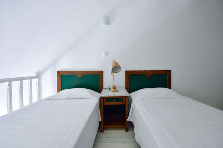 Room 11 of 36