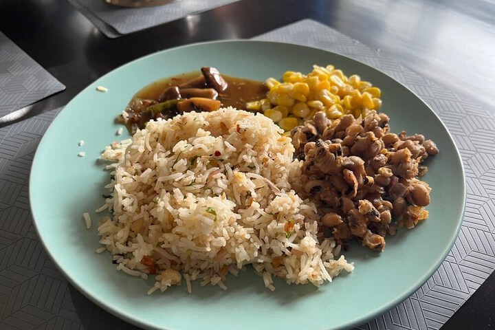 Dining 7 of 23