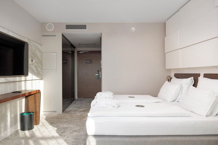 Room 14 of 117
