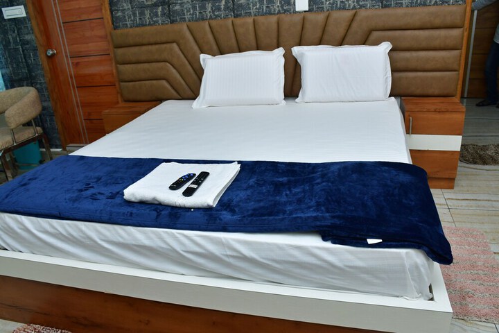 Room 12 of 14