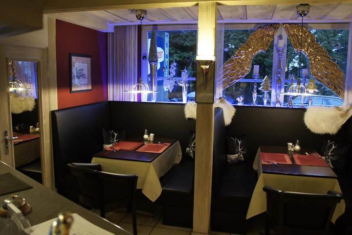 Dining 47 of 63