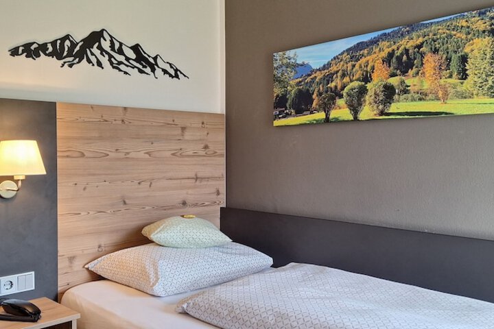 Room 15 of 90