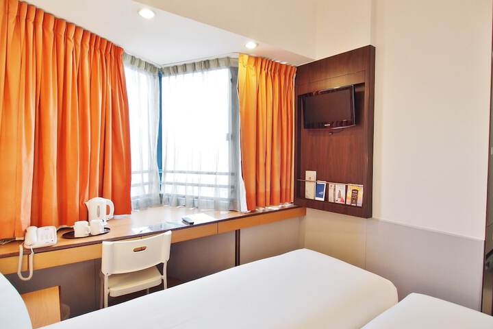 Room 38 of 90