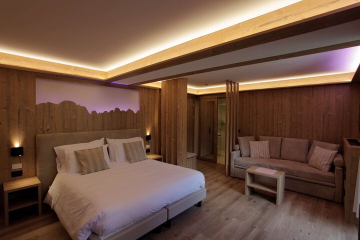 Room 4 of 107