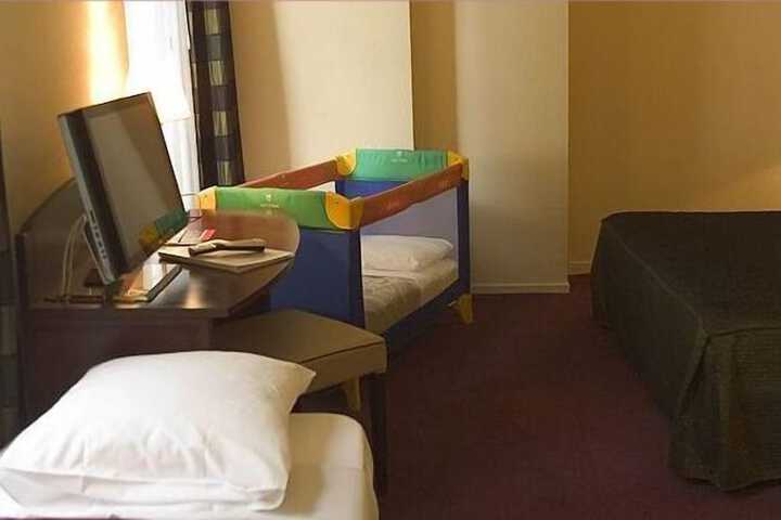 Room 22 of 47