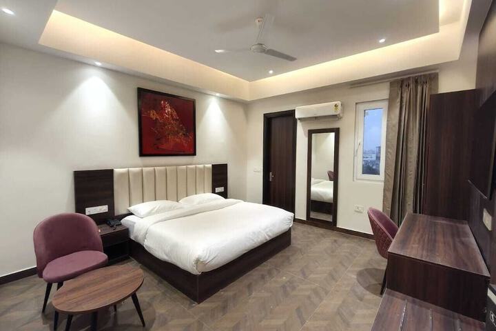 Room 5 of 40
