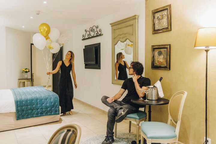 Room 10 of 94