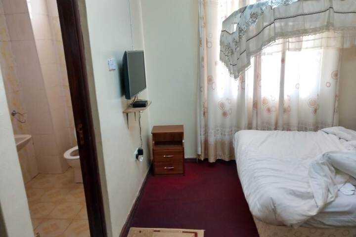 Room 3 of 43
