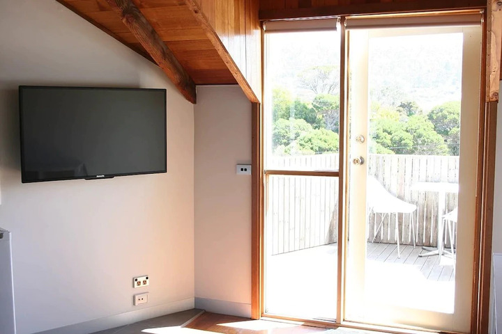 Room 2 of 10