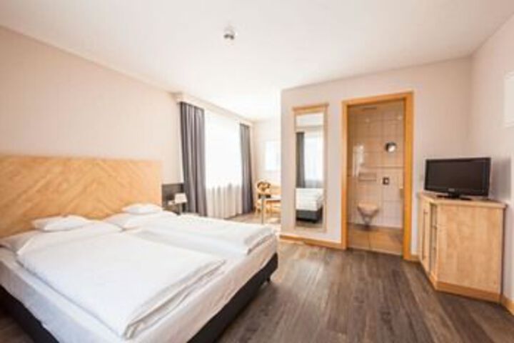Room 30 of 46