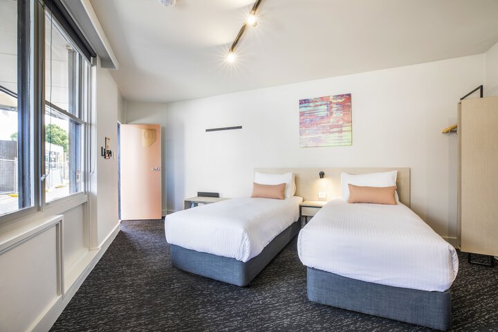 Room 11 of 39