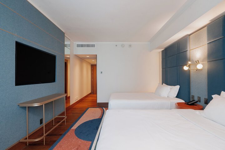 Room 9 of 142