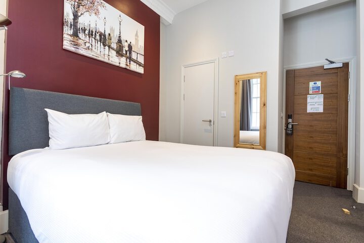 Room 8 of 26