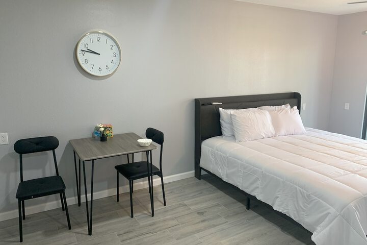 Room 4 of 17