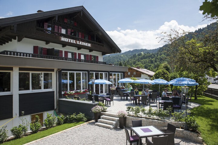 Hotel Exterior 25 of 28