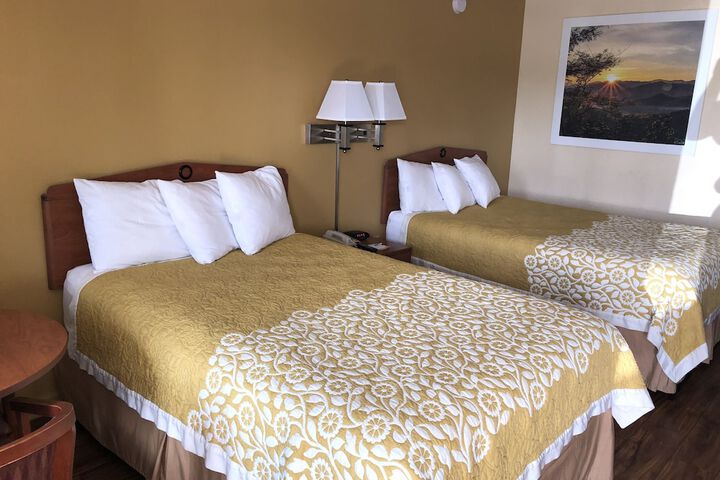 2 Double Beds (4 of 10)