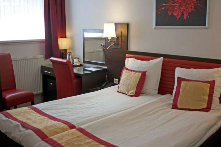 Room 25 of 60