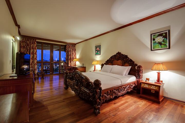 Room 15 of 48