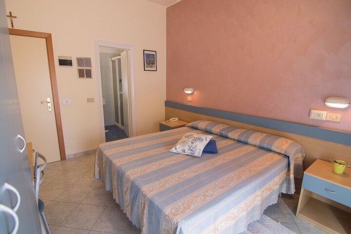 Room 10 of 35