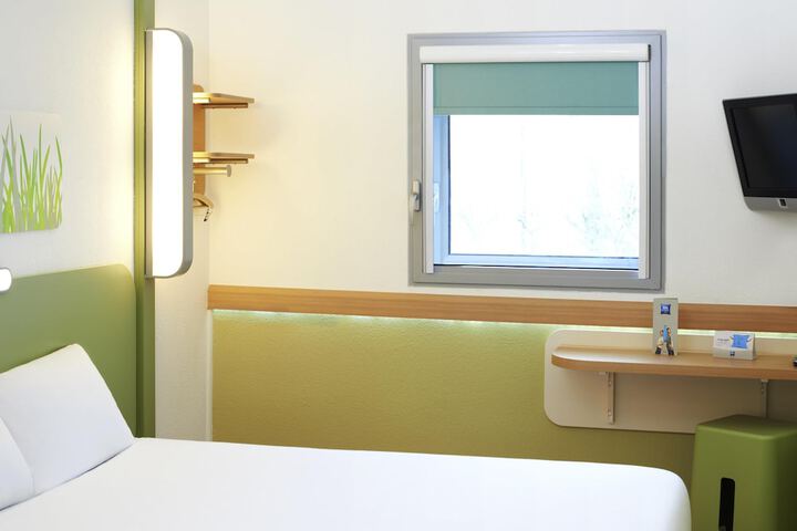 Room 7 of 38